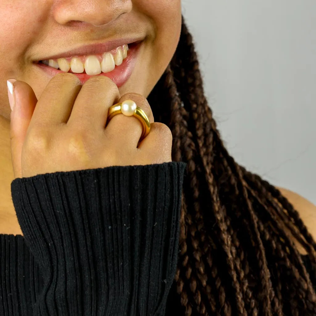 Cartier 18k Yellow Gold Ring with Akoya Pearl
