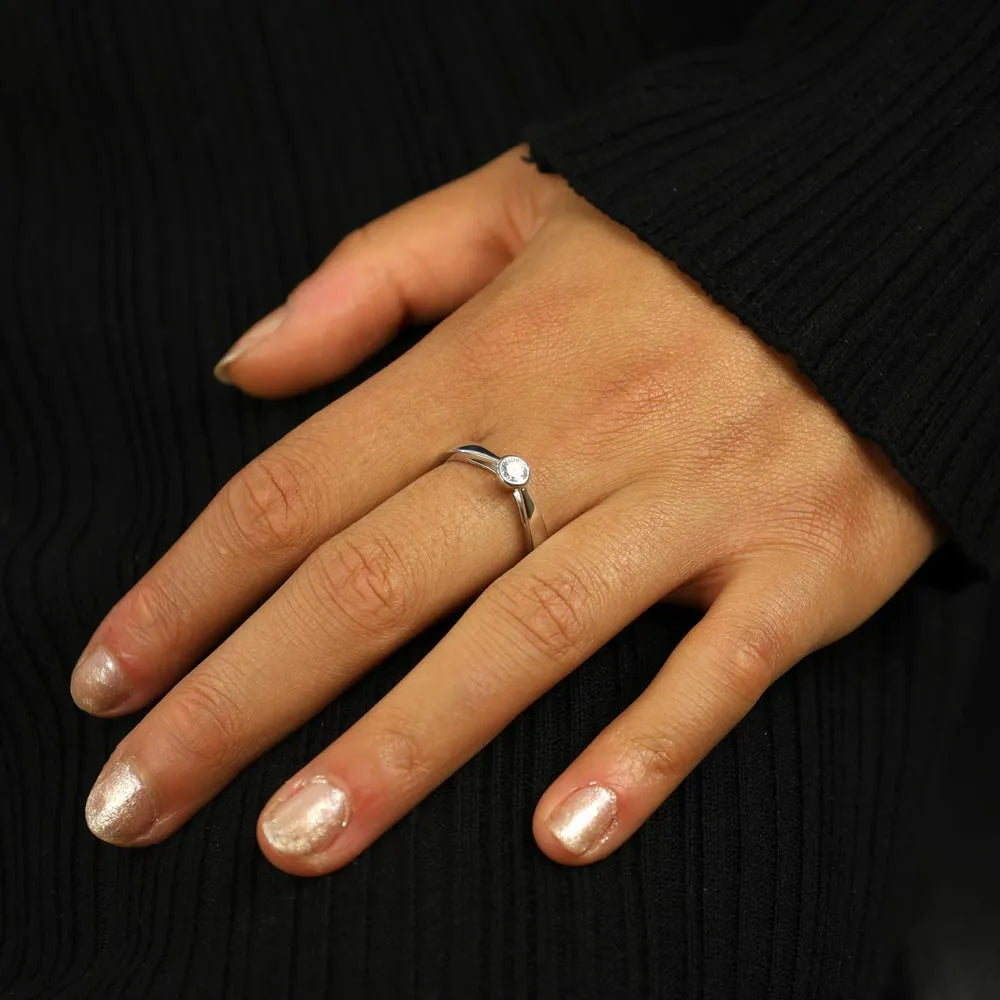 Bague en Argent - Motif "Corps couteau" avec Zirconium