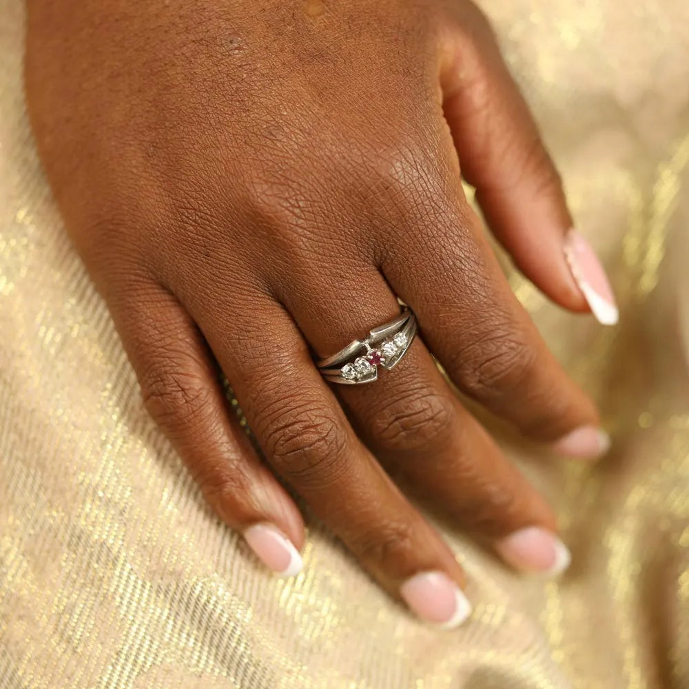 Bague en Or blanc 18k avec Rubis et Diamants