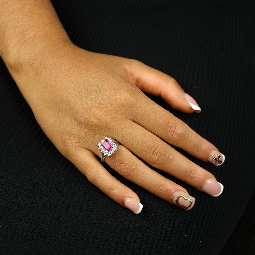 Bague en Or blanc 18k avec Rubis synthétique et Zirconiums