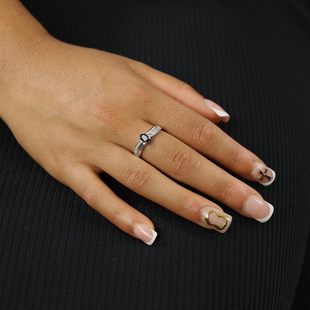 Bague en Or blanc 18k avec Saphir et Zirconiums