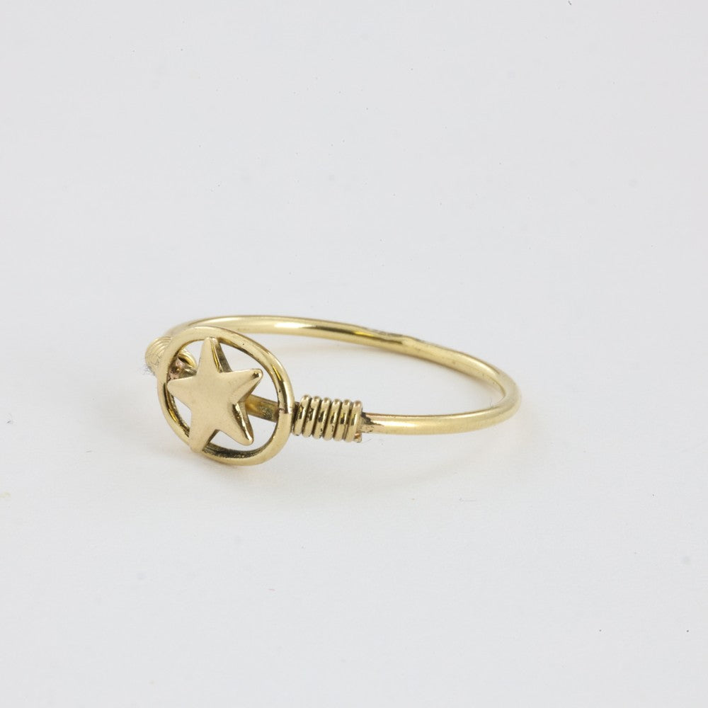 Bague en Or jaune 18k - Style "Etoile en fil d'or"