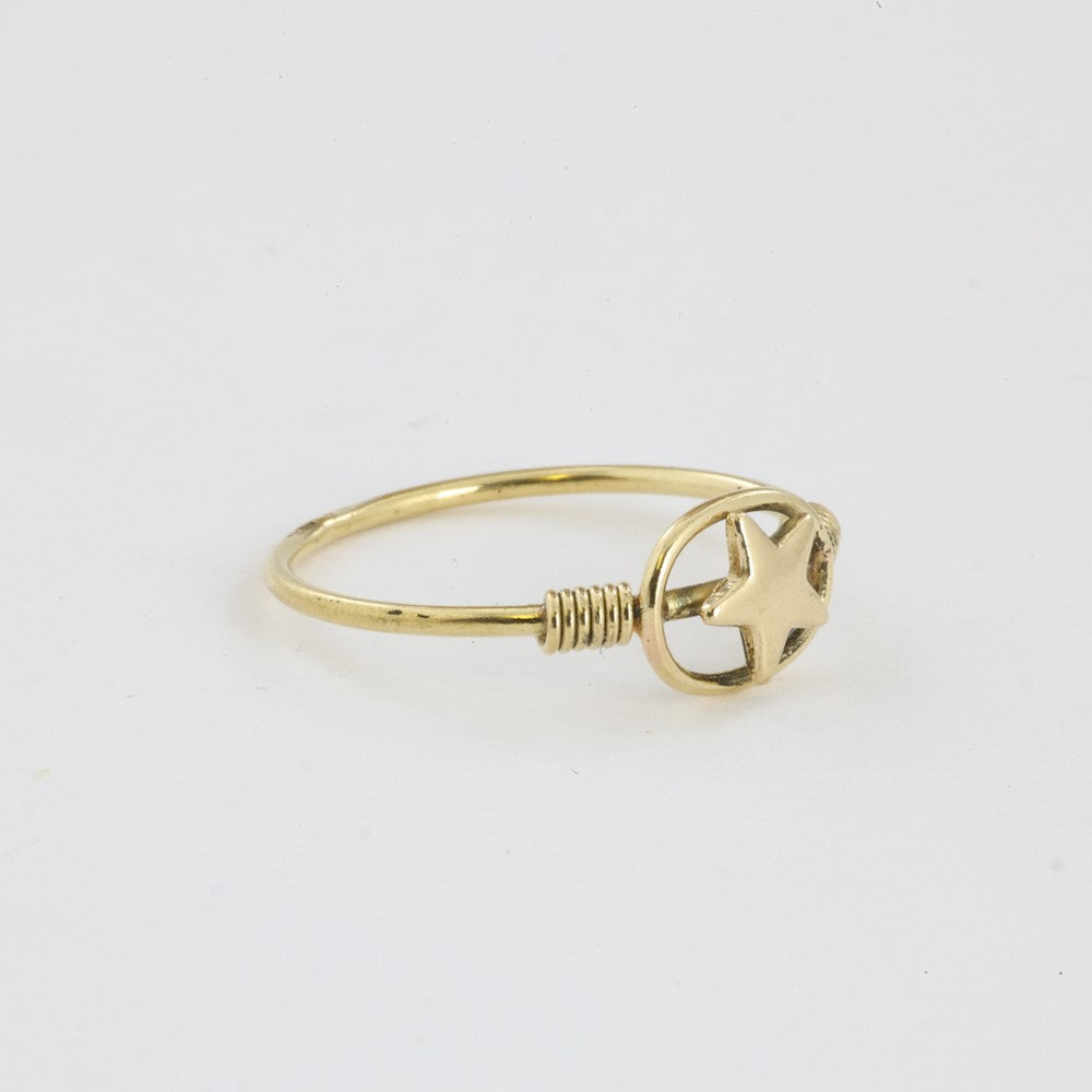Bague en Or jaune 18k - Style "Etoile en fil d'or"