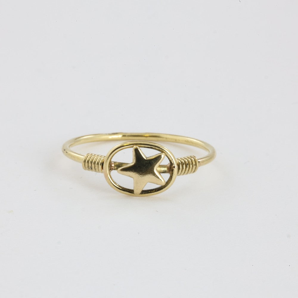 Bague en Or jaune 18k - Style "Etoile en fil d'or"