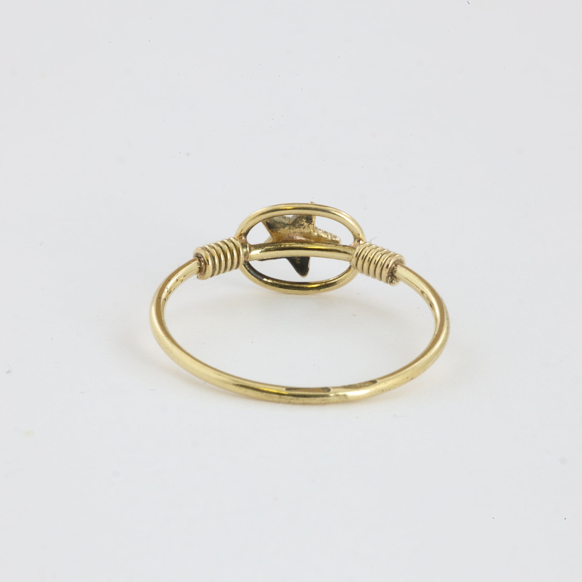 Bague en Or jaune 18k - Style "Etoile en fil d'or"
