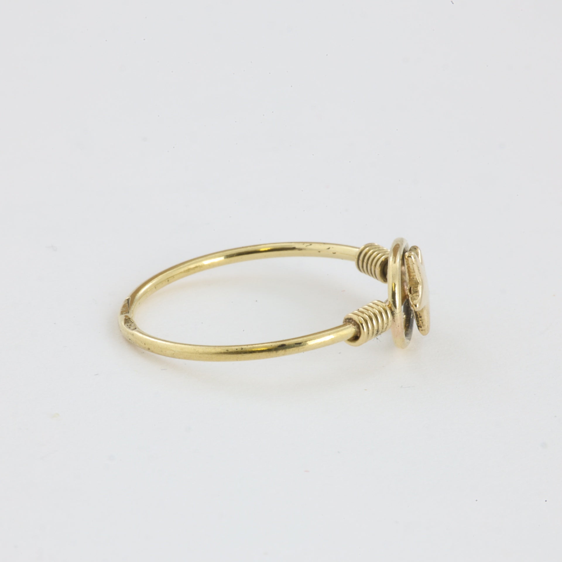 Bague en Or jaune 18k - Style "Etoile en fil d'or"