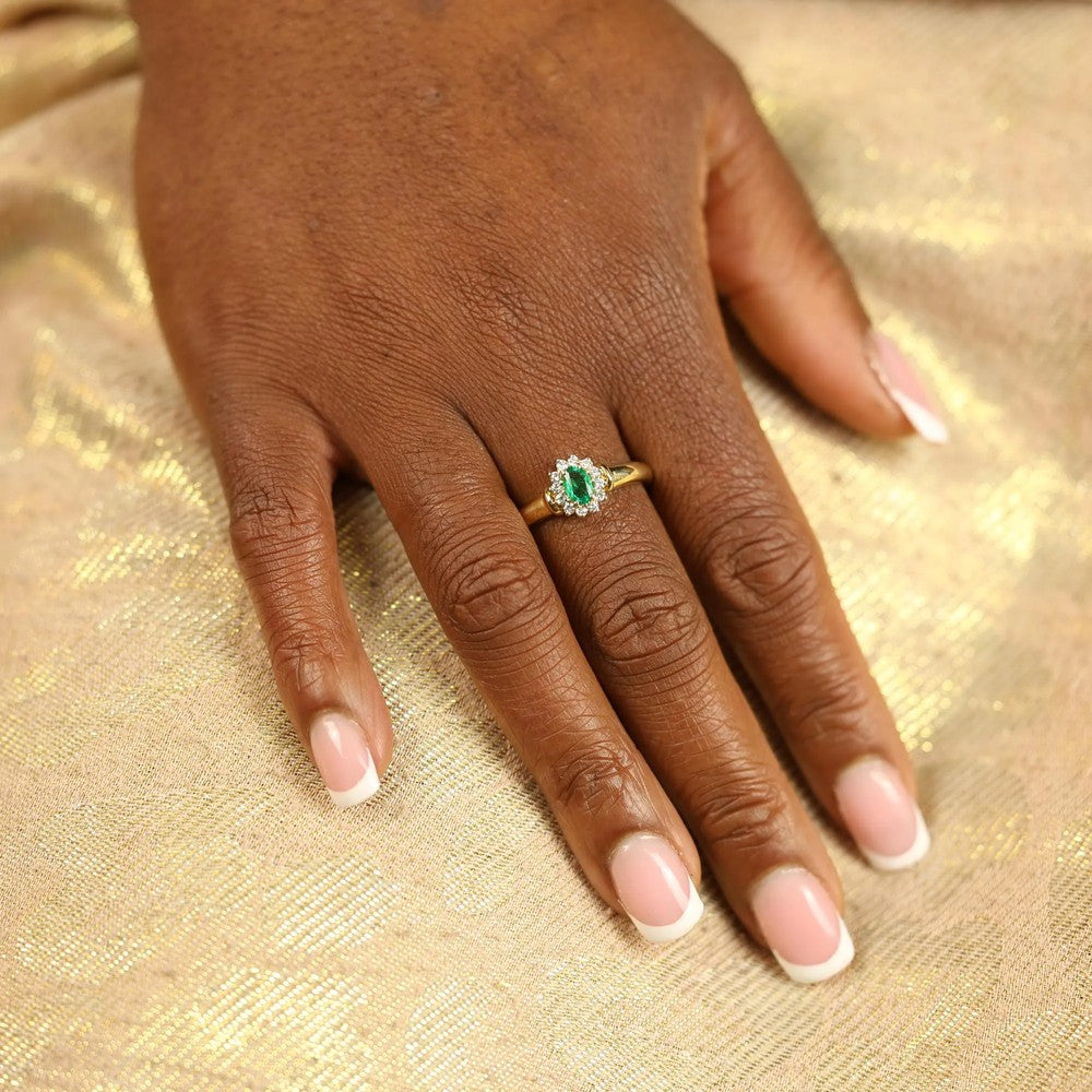Bague en Or jaune 18k avec Emeraude et Diamants