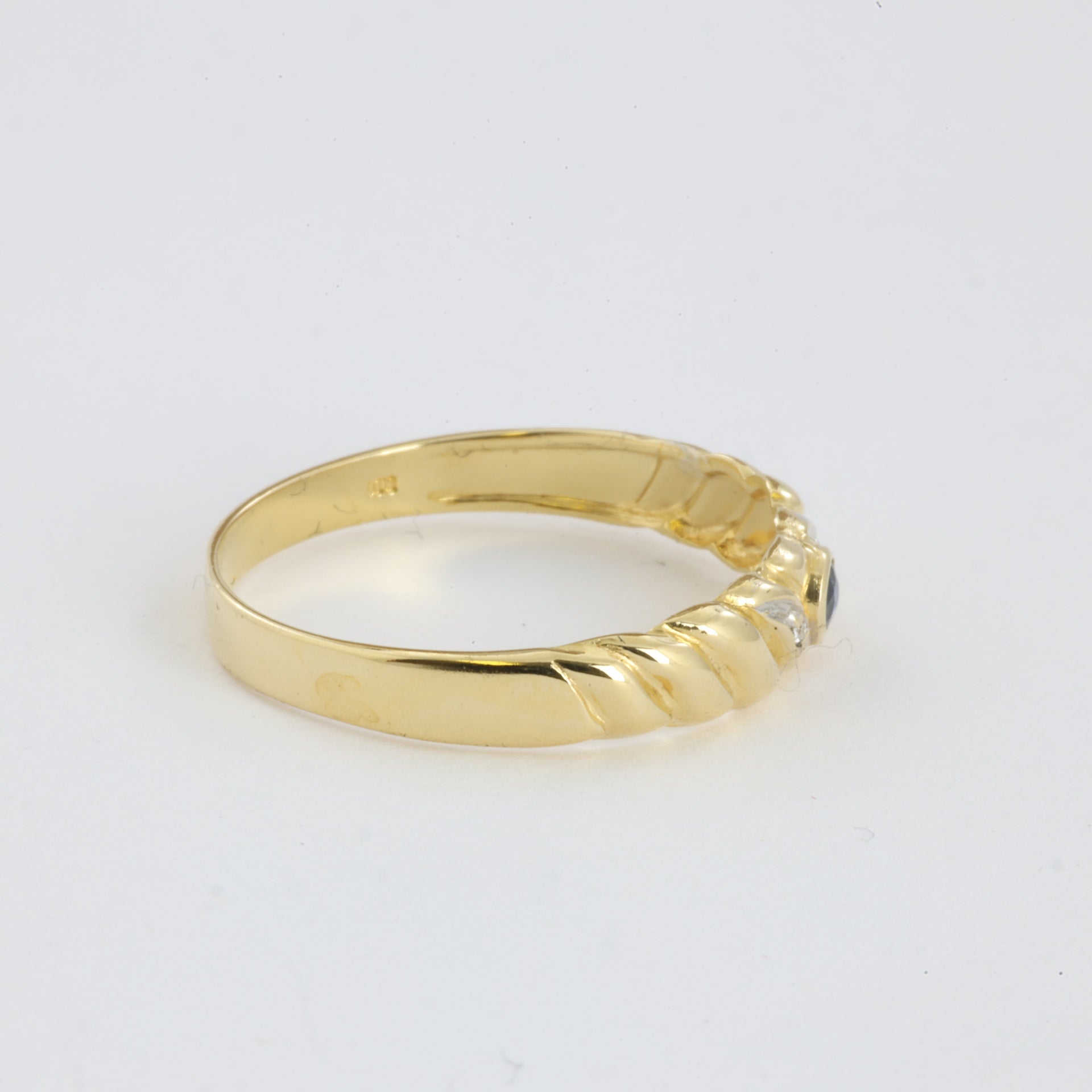 Bague en Or jaune 18k avec Saphir et Zirconiums