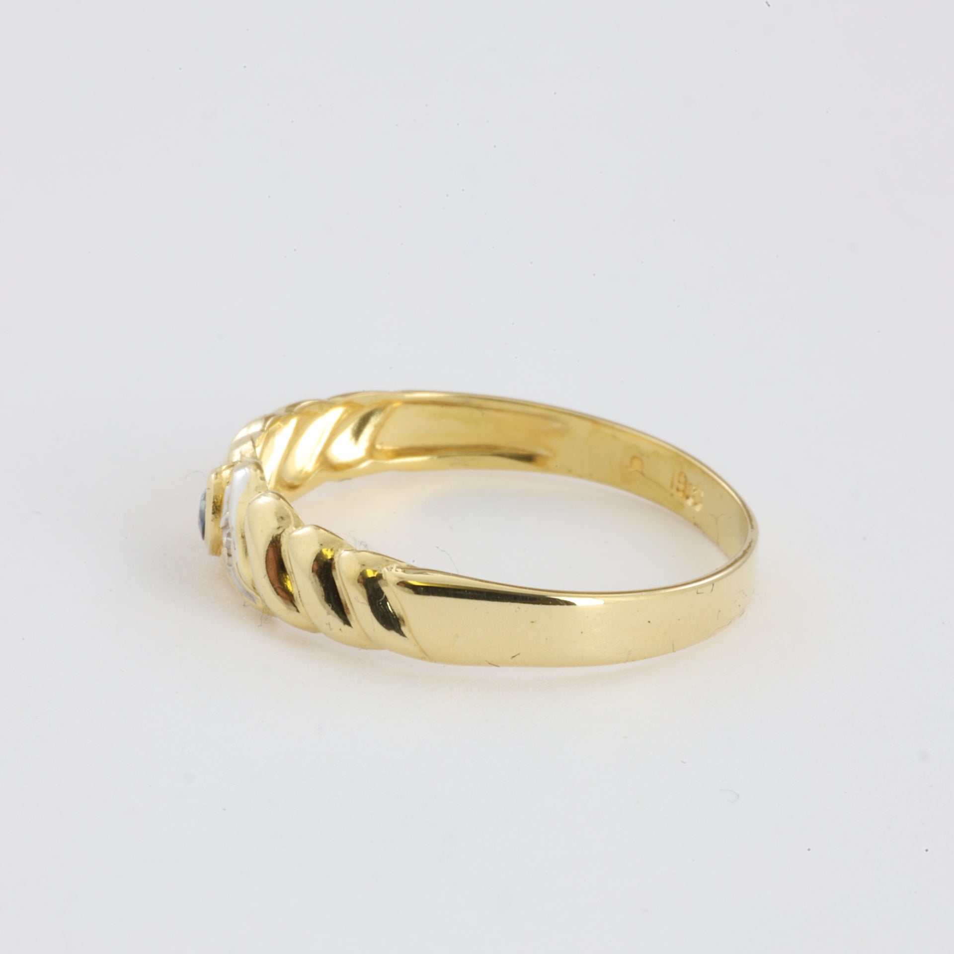 Bague en Or jaune 18k avec Saphir et Zirconiums