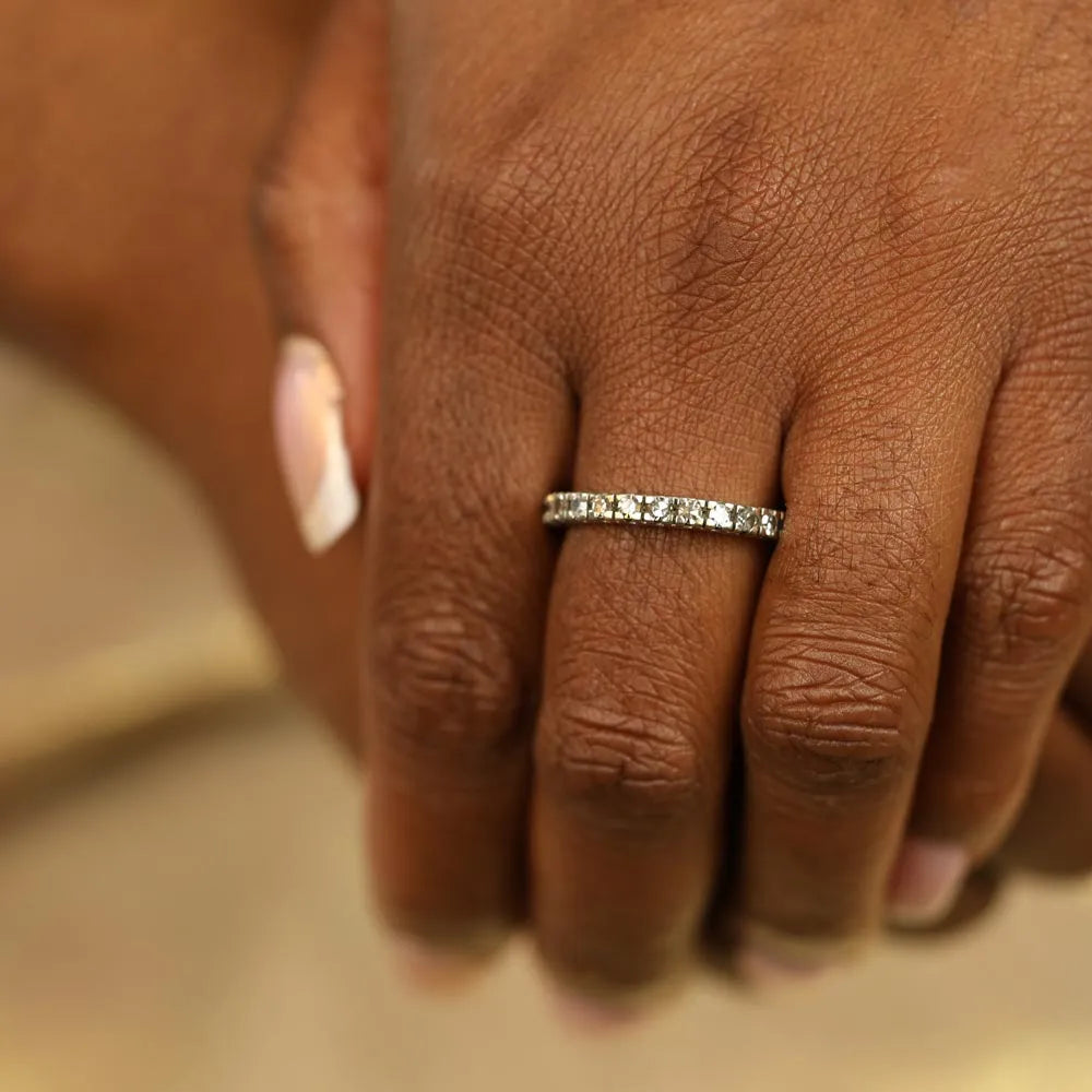 Bague en or blanc 18k avec Moissanites