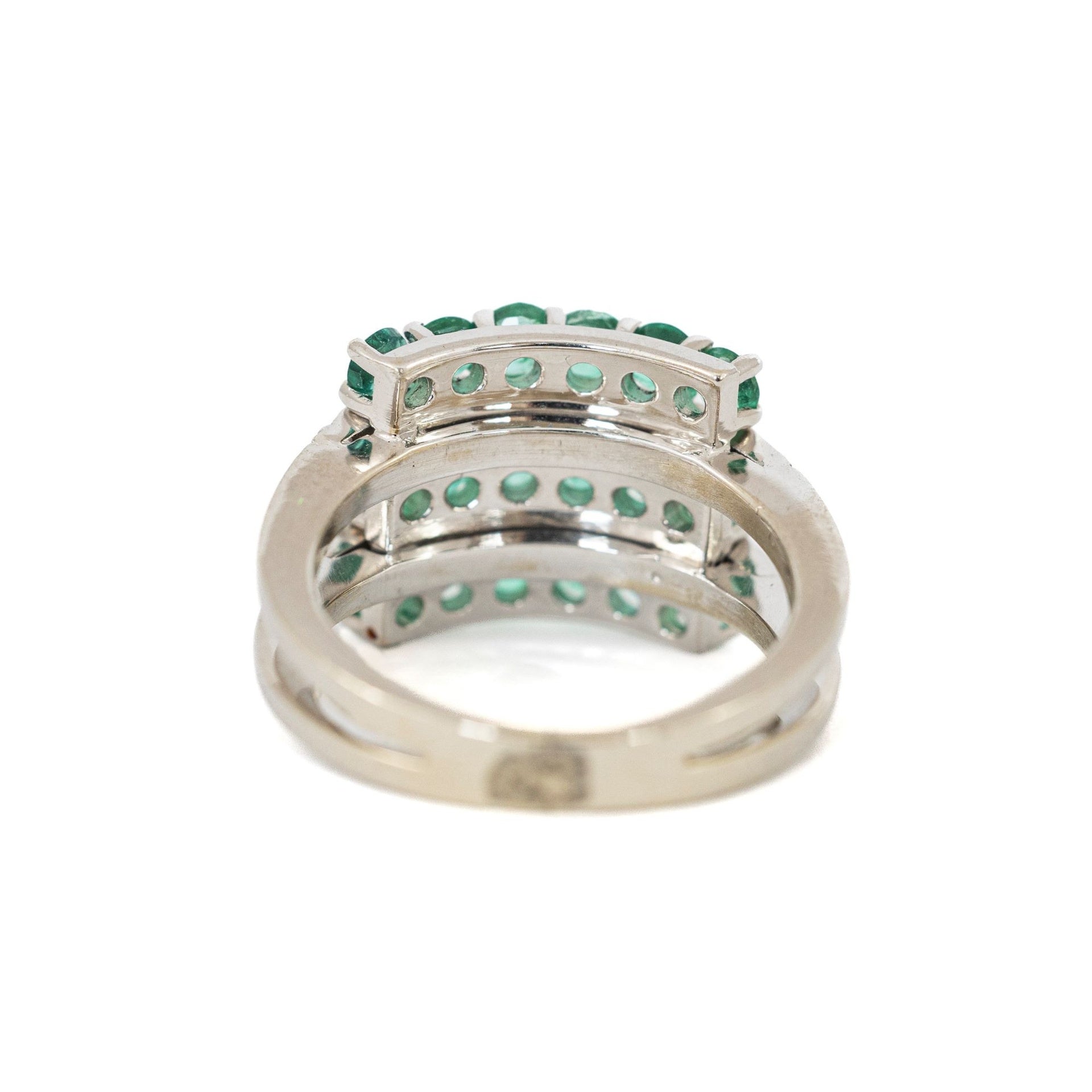 Bague en or blanc 18k avec pavage d'Emeraudes et Diamants
