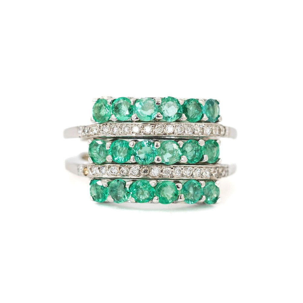 Bague en or blanc 18k avec pavage d'Emeraudes et Diamants
