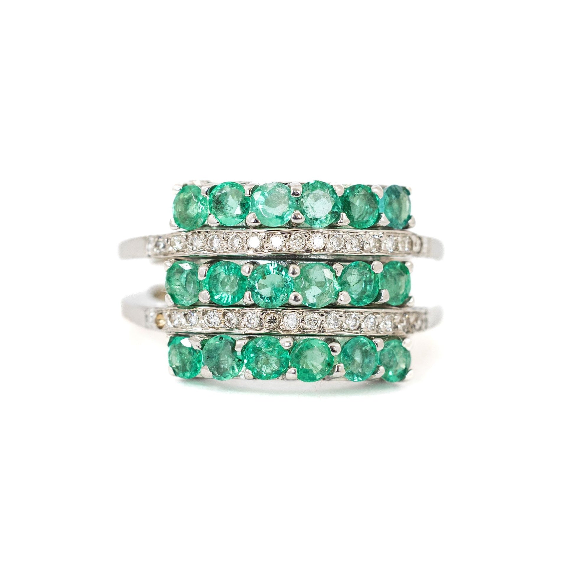 18k white gold ring with Emerald and Diamond pavé