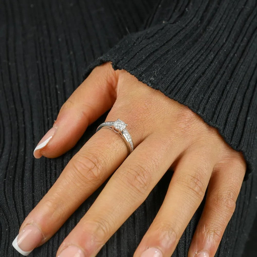 Bague en or blanc 8k avec Cubic zirconiums