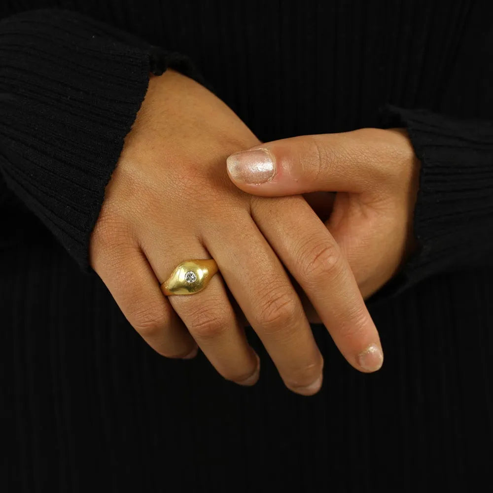 18k Yellow Gold Ring with Diamond