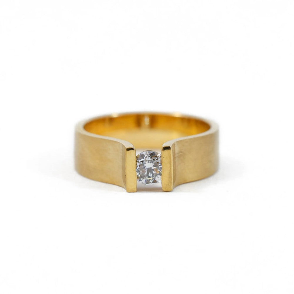 Bague en or jaune 18k avec Diamant