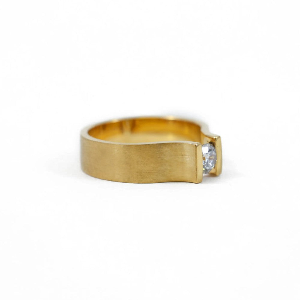 Bague en or jaune 18k avec Diamant