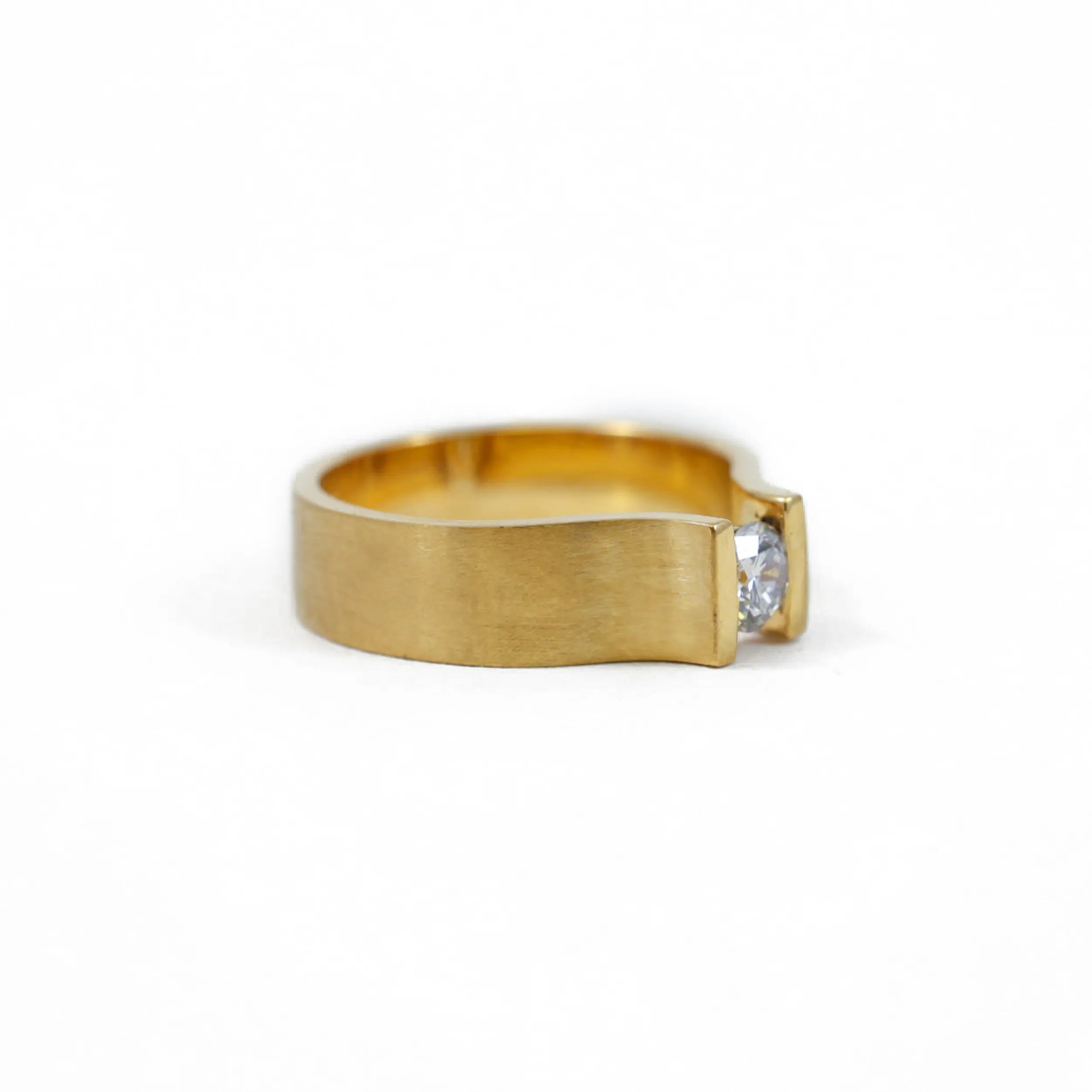 Bague en or jaune 18k avec Diamant