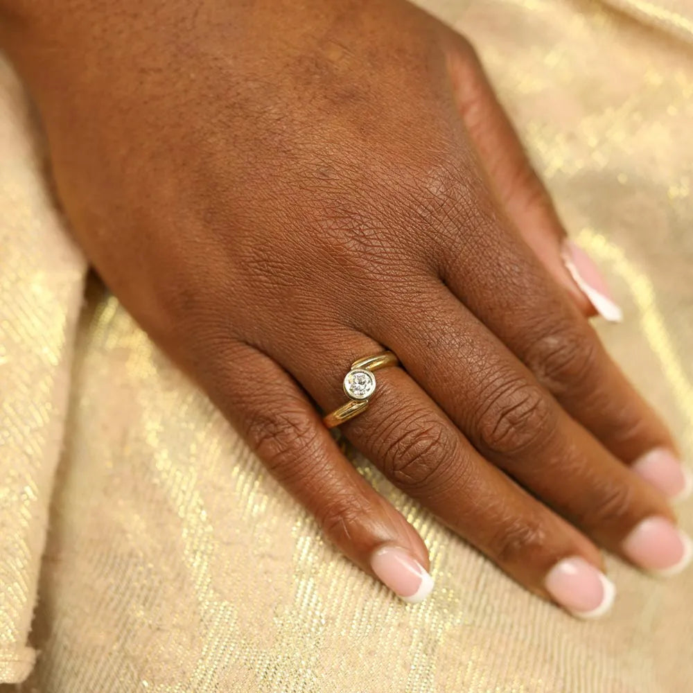 Bague en or jaune 18k avec Diamant