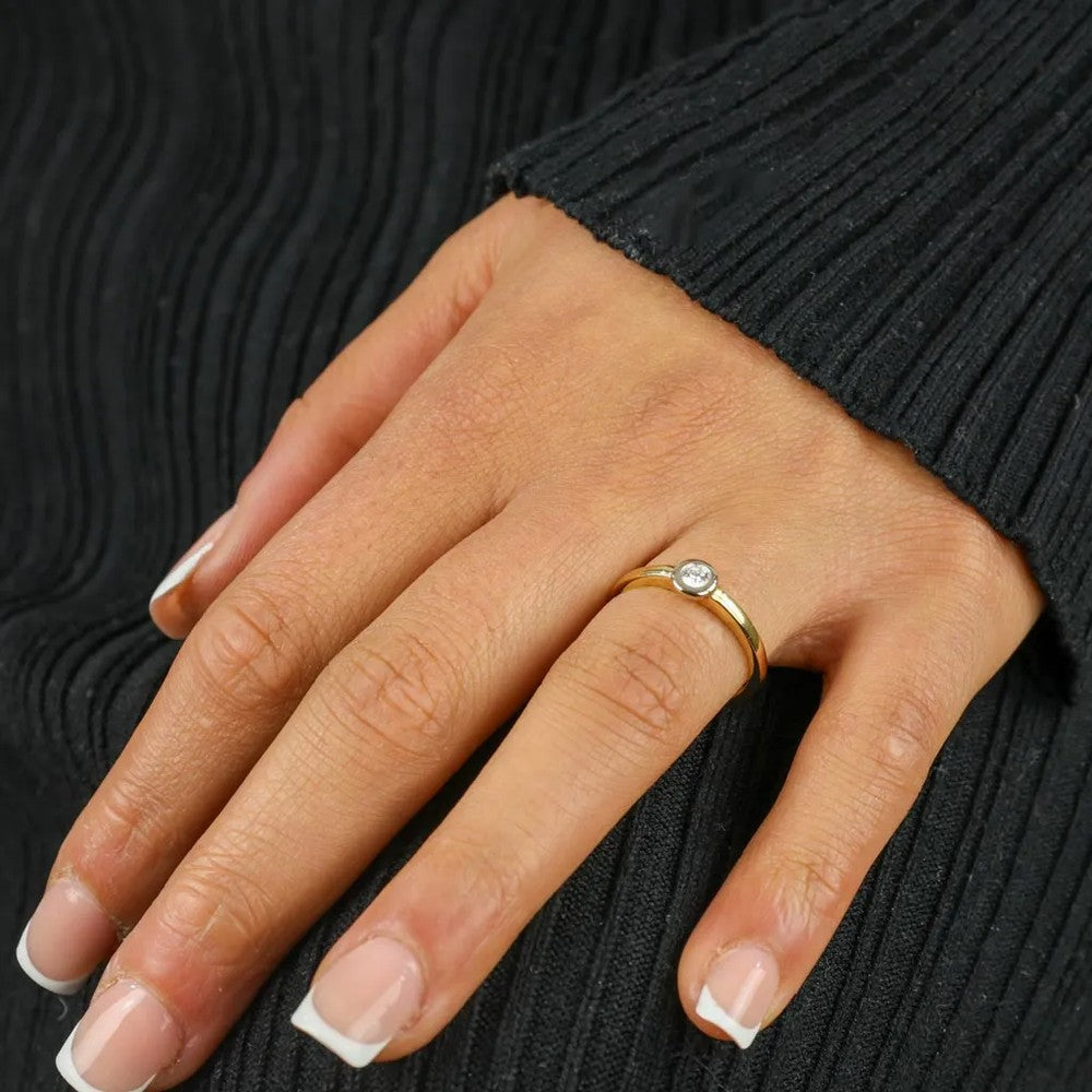Bague en or jaune 18k avec Diamant