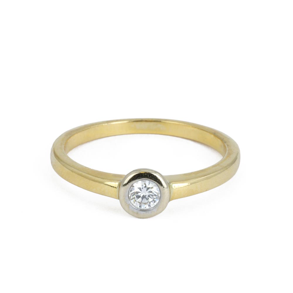18k Yellow Gold Ring with Diamond
