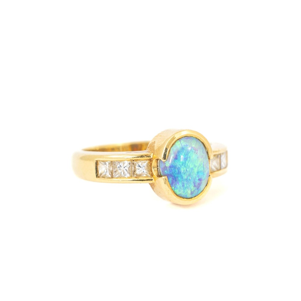 Bague en or jaune 18k avec Opale