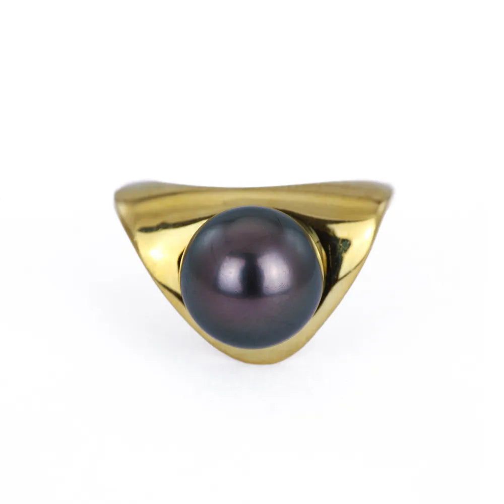 18k Yellow Gold Ring with Black Pearl
