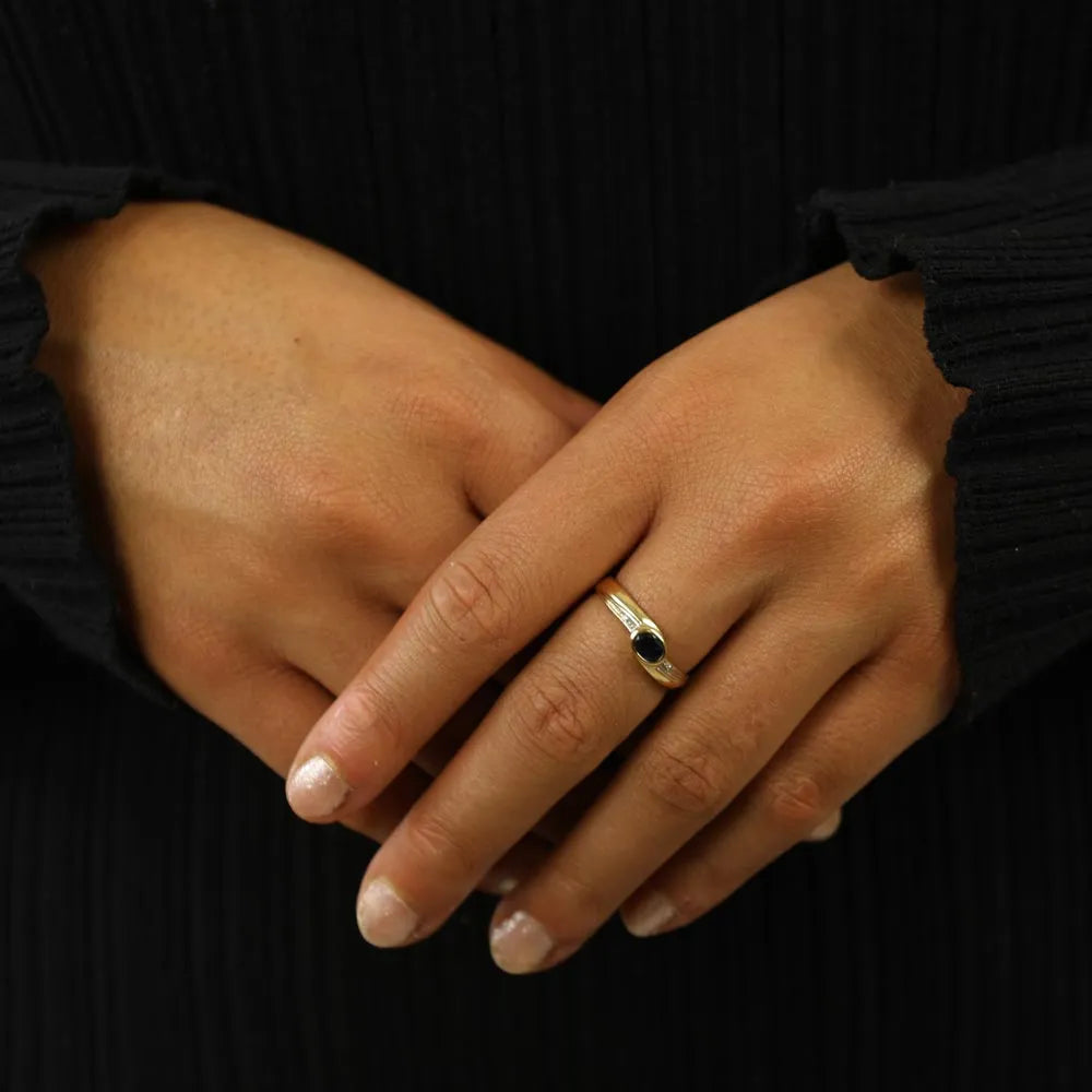 18k Yellow Gold Ring with Sapphire