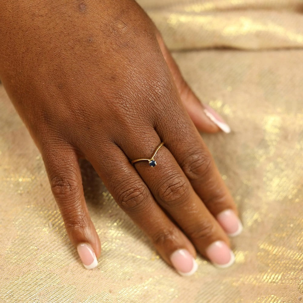 Bague en or jaune 18k avec Saphir