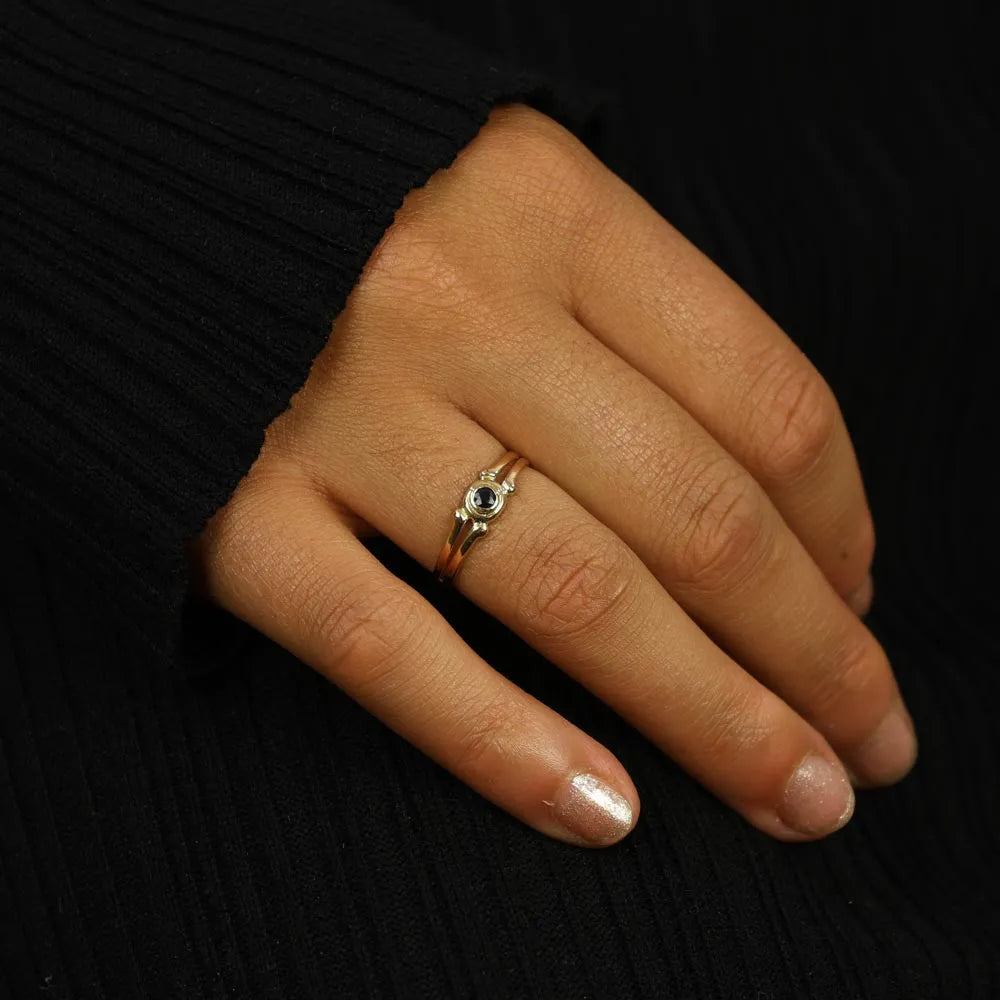 18k Yellow Gold Ring with Sapphire