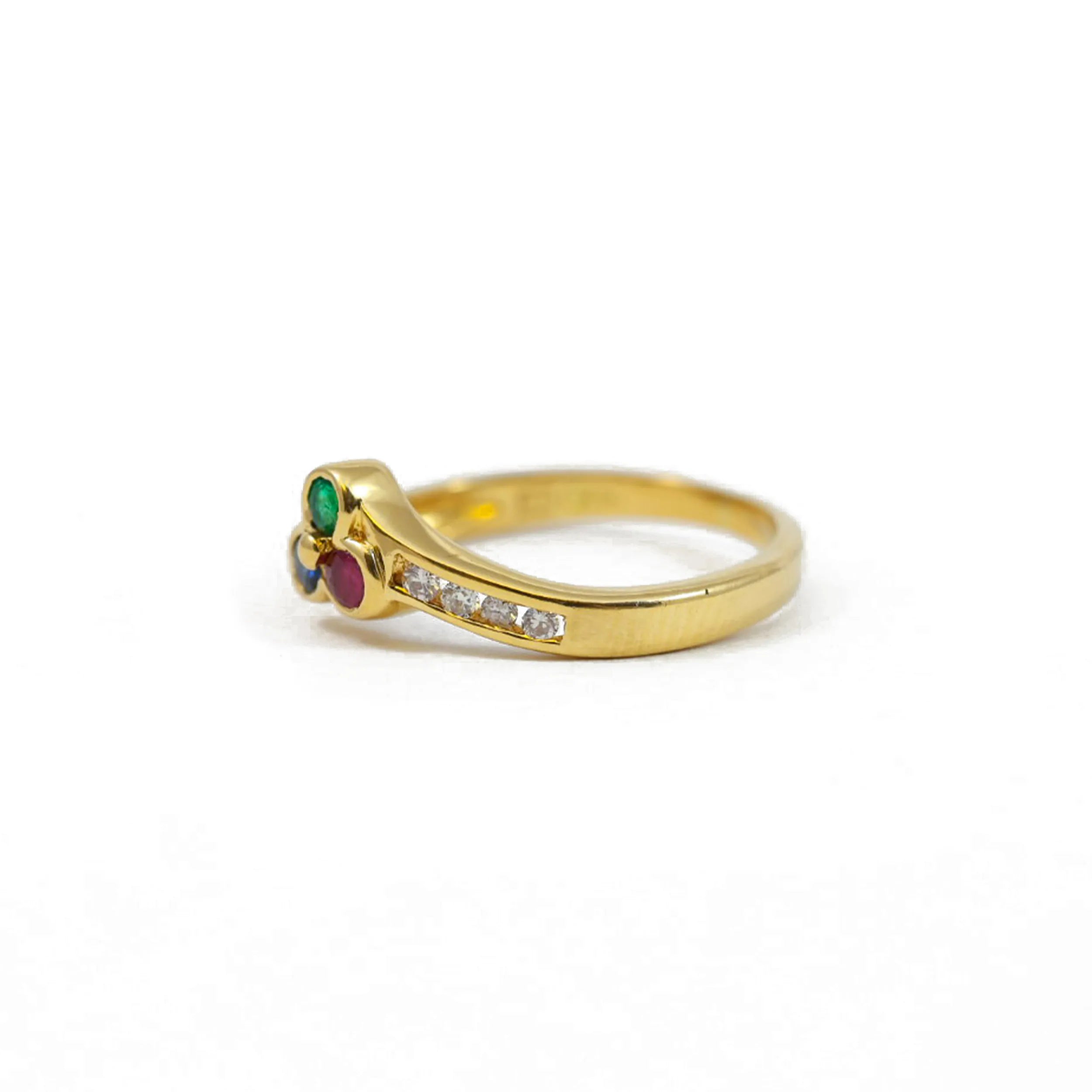 Bague en or jaune 18k avec Saphir, Emeraude et Rubis