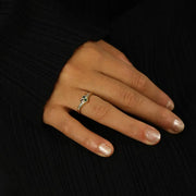 Bague en or jaune 18k avec Saphir, Emeraude et Rubis