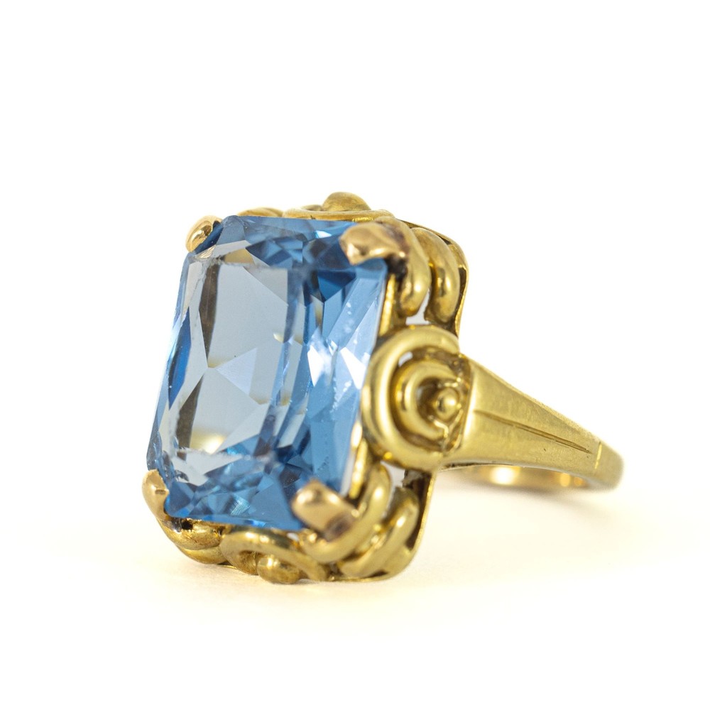 Bague en or jaune 18k avec Verre taillé