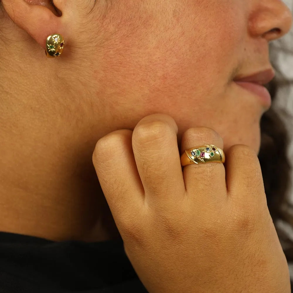 Bague et Boucles d'oreilles en Or jaune 18k avec Rubis, Saphir et Emeraude