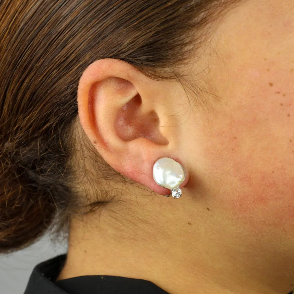 Boucles d'oreilles en Or blanc 18k avec Perle baroque et Zirconiums