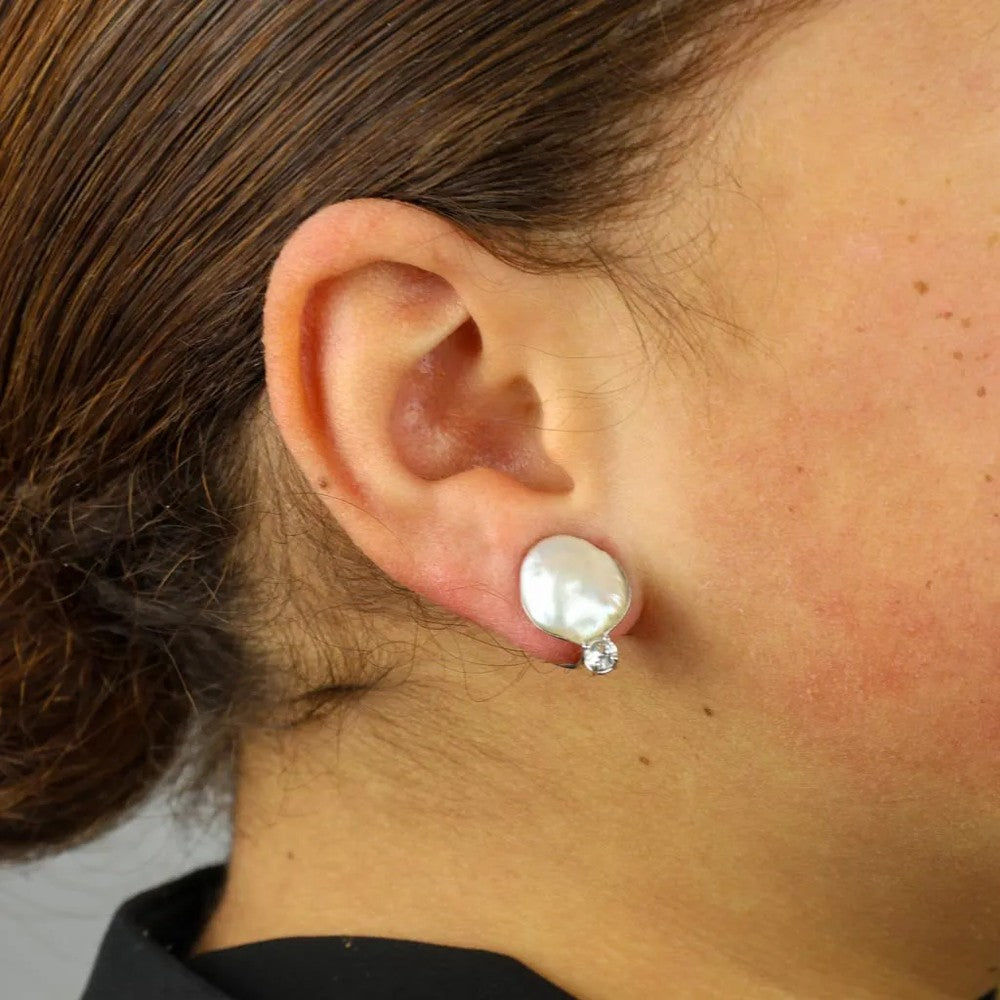 Boucles d'oreilles en Or blanc 18k avec Perle baroque et Zirconiums