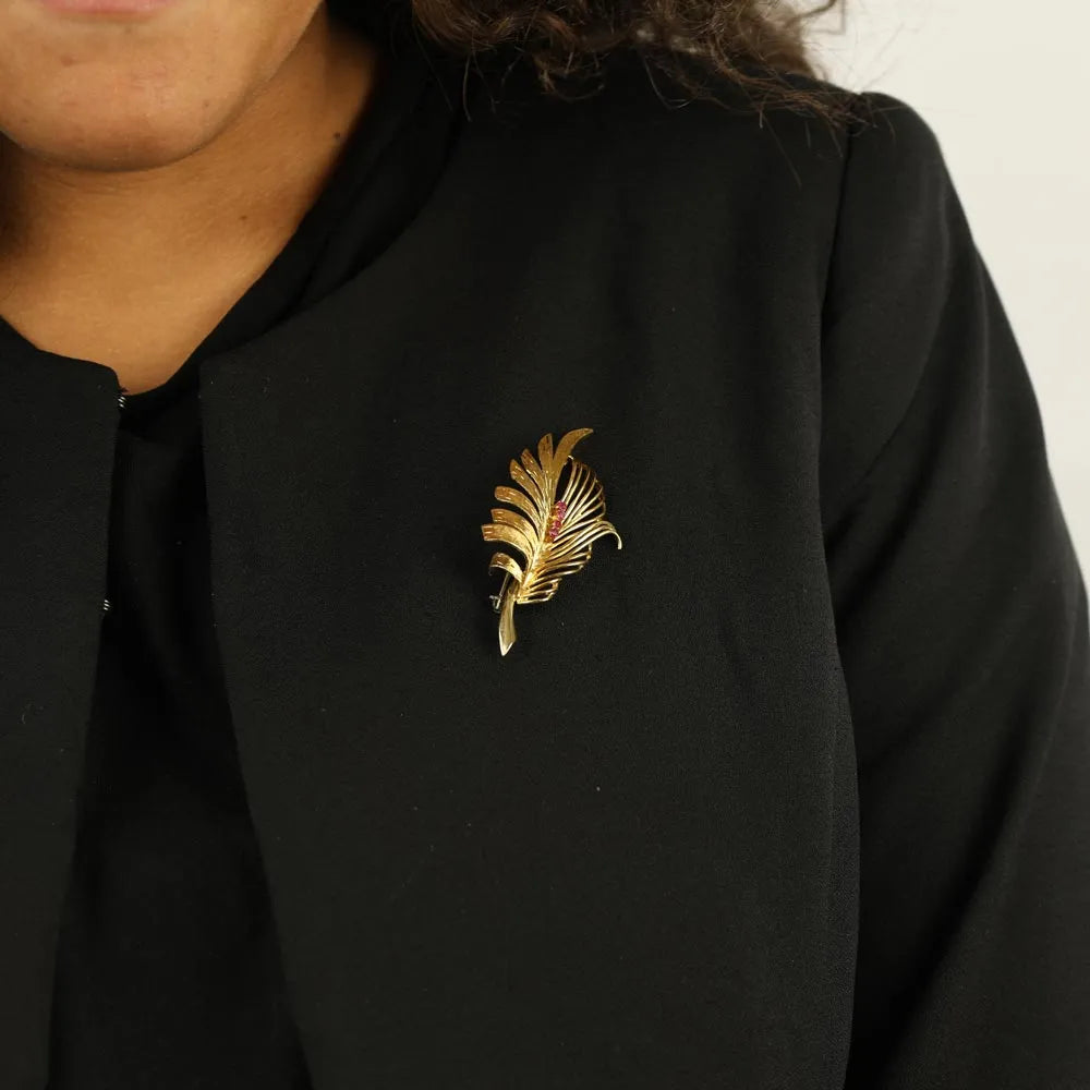 Broche en Or jaune 18k avec Rubis
