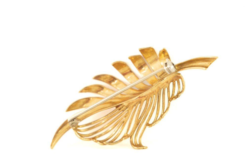 Broche en Or jaune 18k avec Rubis