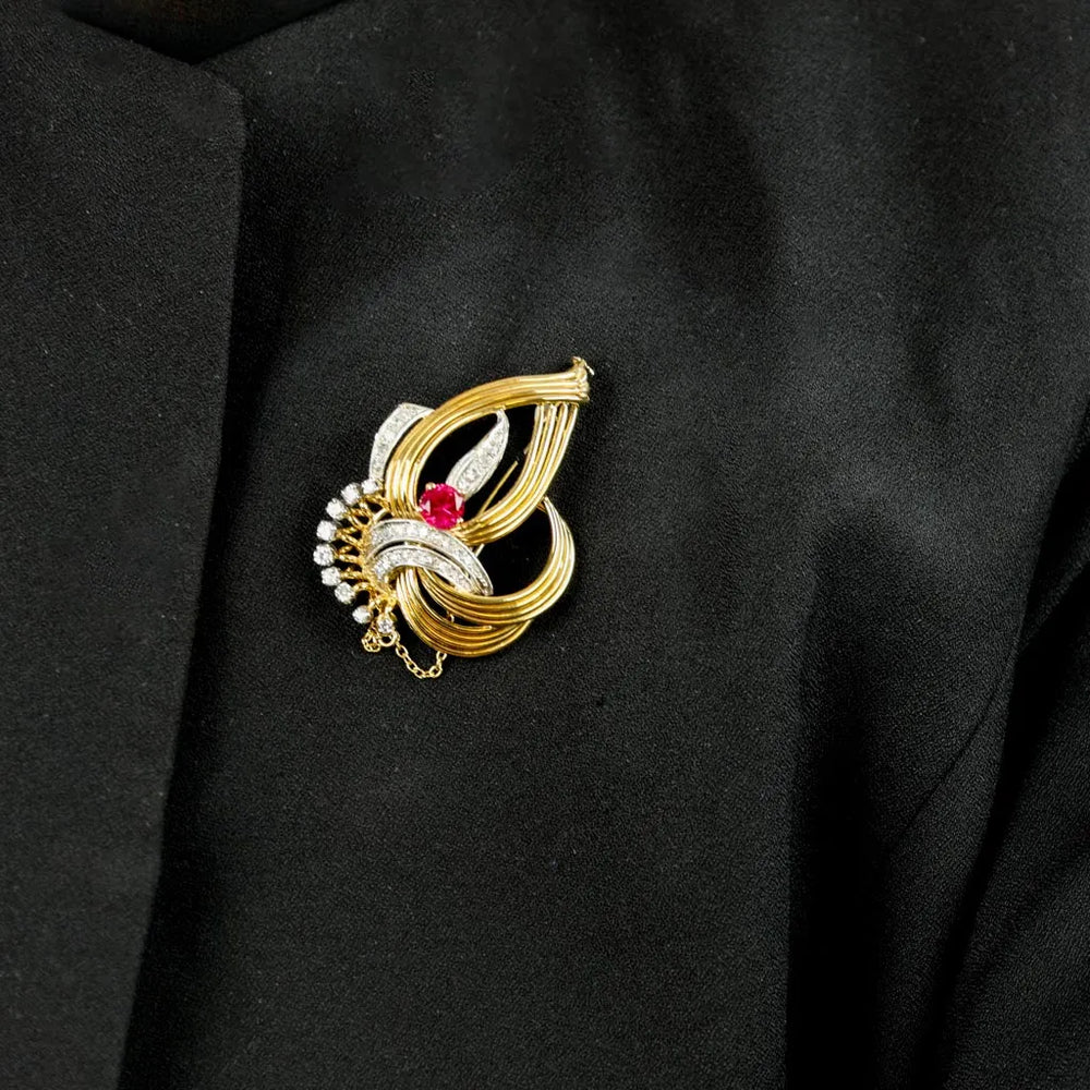 Broche en Or jaune 18k avec Rubis et Diamants