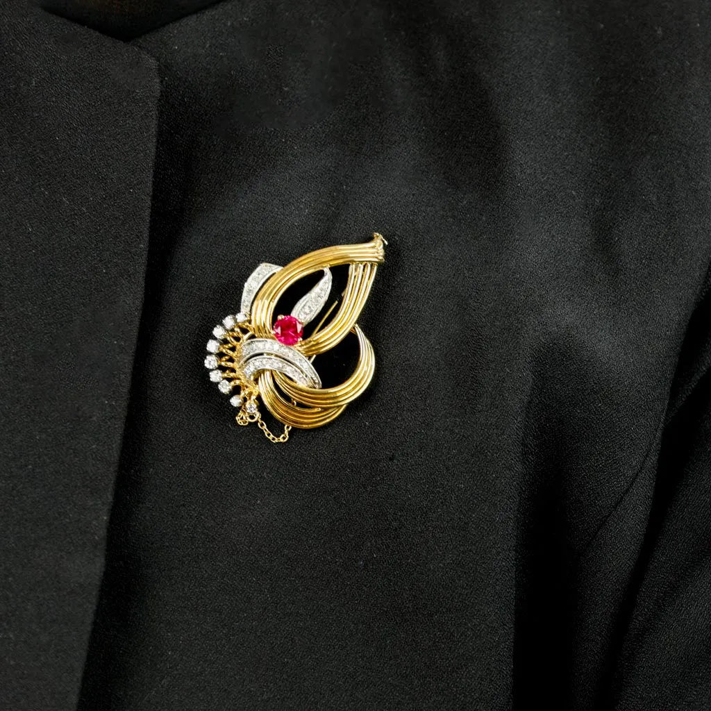 Broche en Or jaune 18k avec Rubis et Diamants