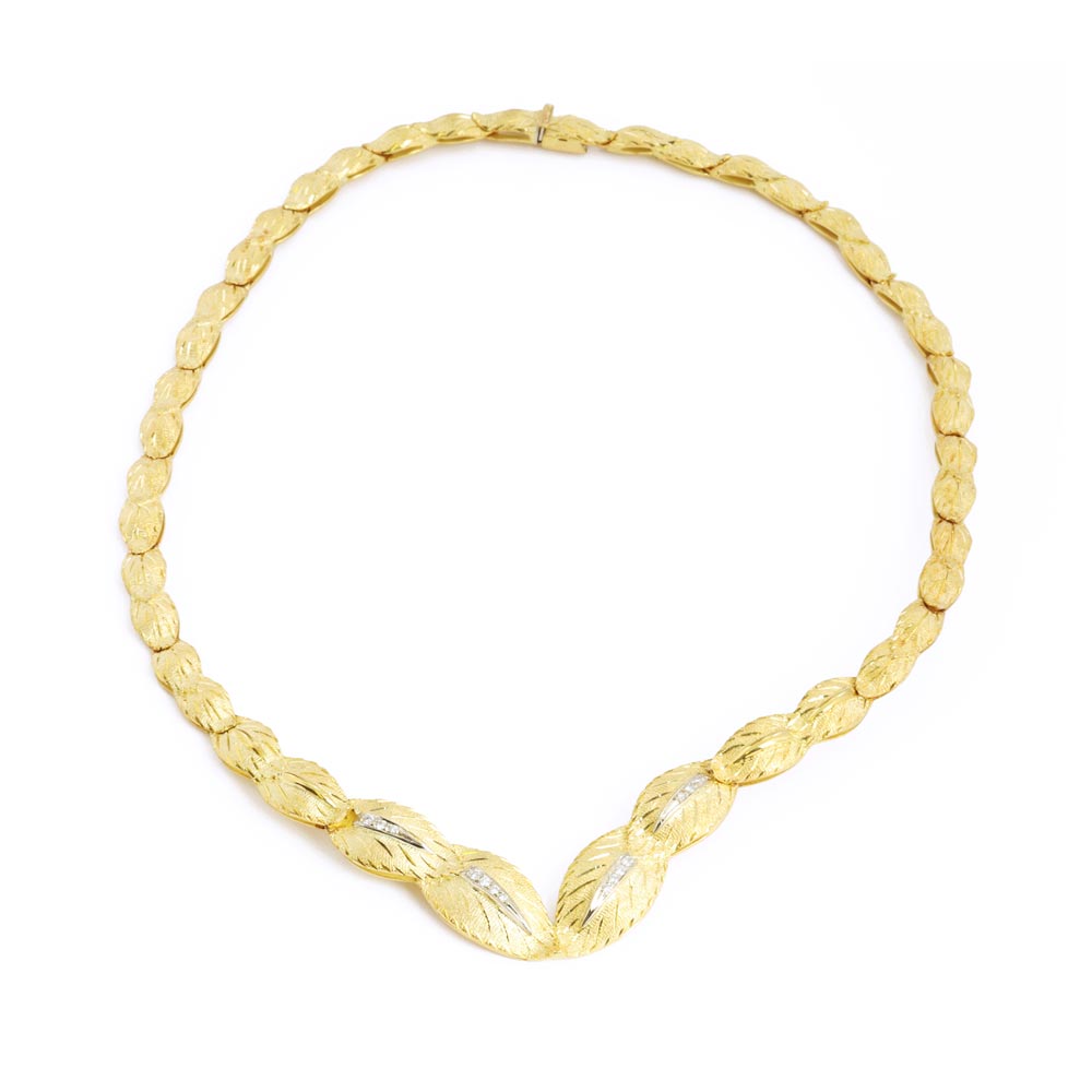 18k Yellow Gold Necklace - "Gold Leaves" guilloché pattern with Diamonds