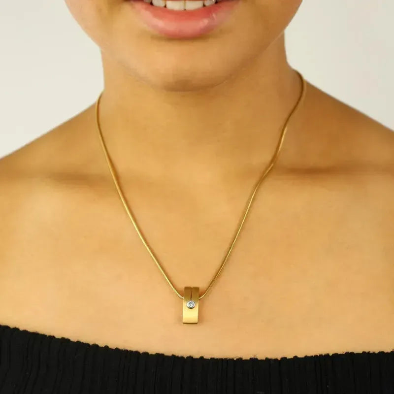 18k Yellow Gold Necklace with Diamond