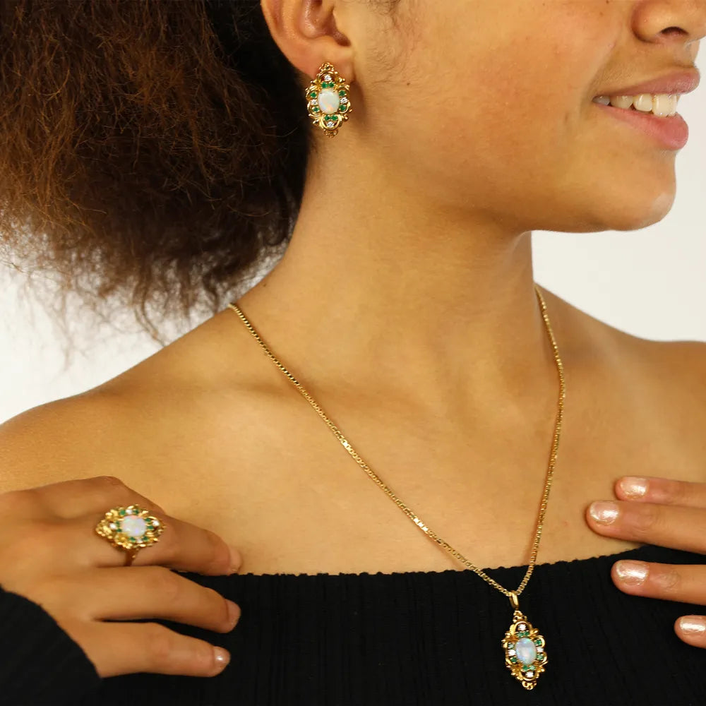 Parure - Bague, Boucles d'oreilles, Pendentif en Or jaune 18k avec Opales et Emeraudes