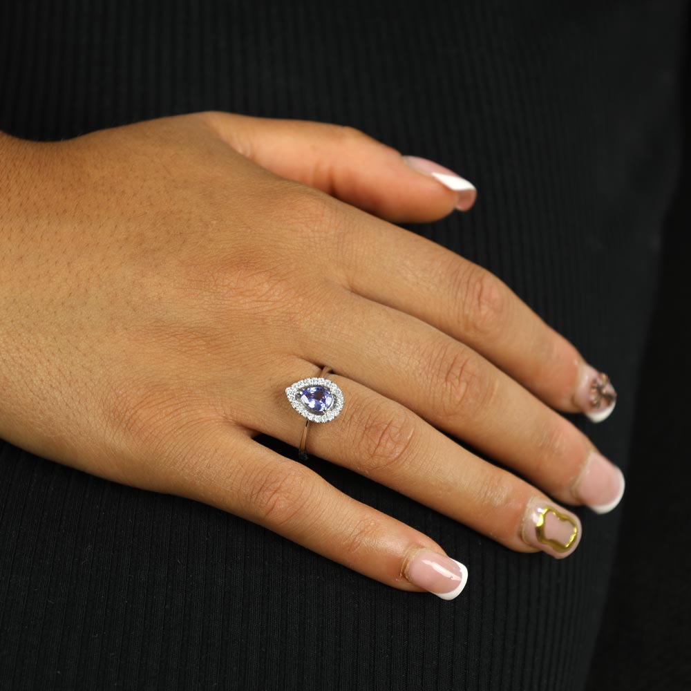 Parure avec Bague, Collier et Pendentif, Boucles d'oreilles et Bracelet en Or blanc 14k et 18k avec Tanzanites