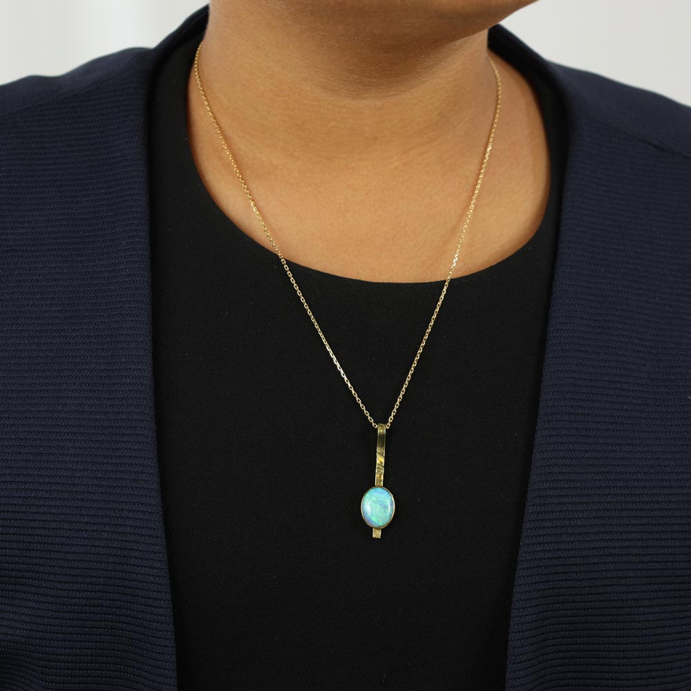 18k Yellow Gold Pendant with Opal