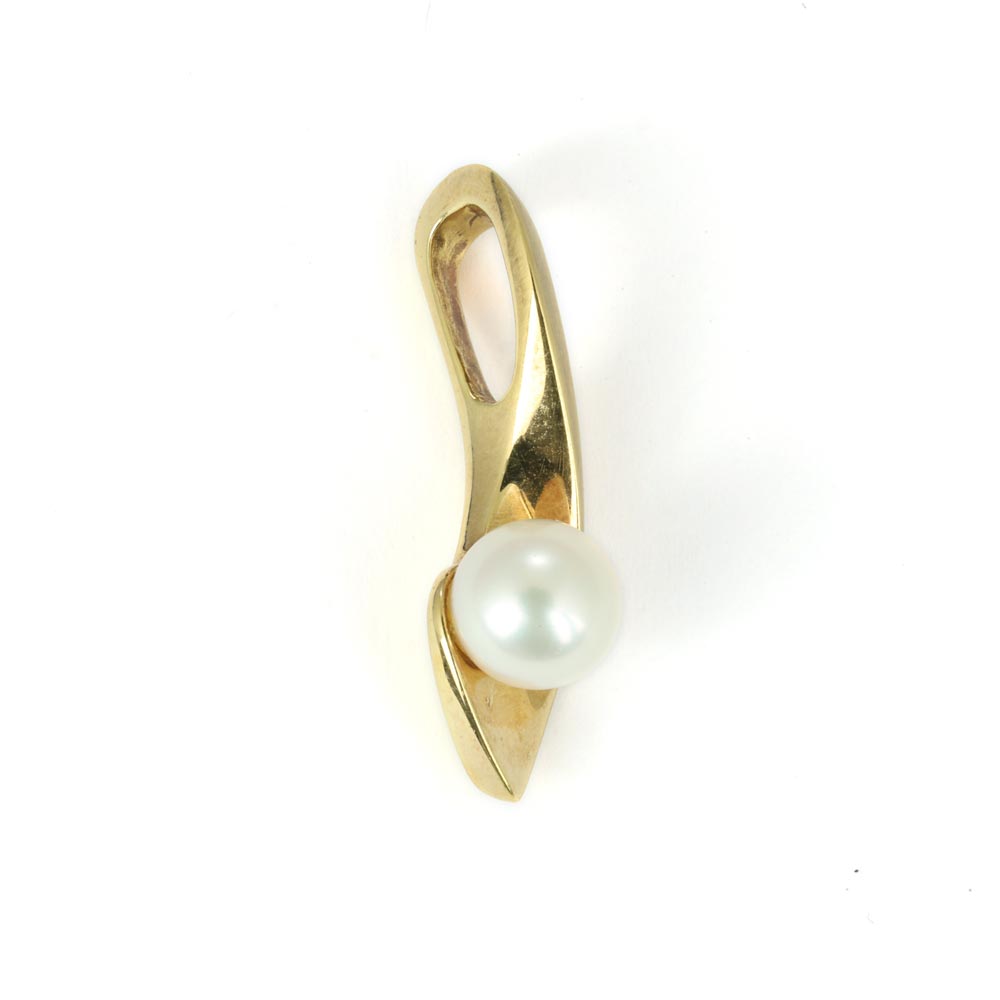 18k Yellow Gold Pendant with Pearl