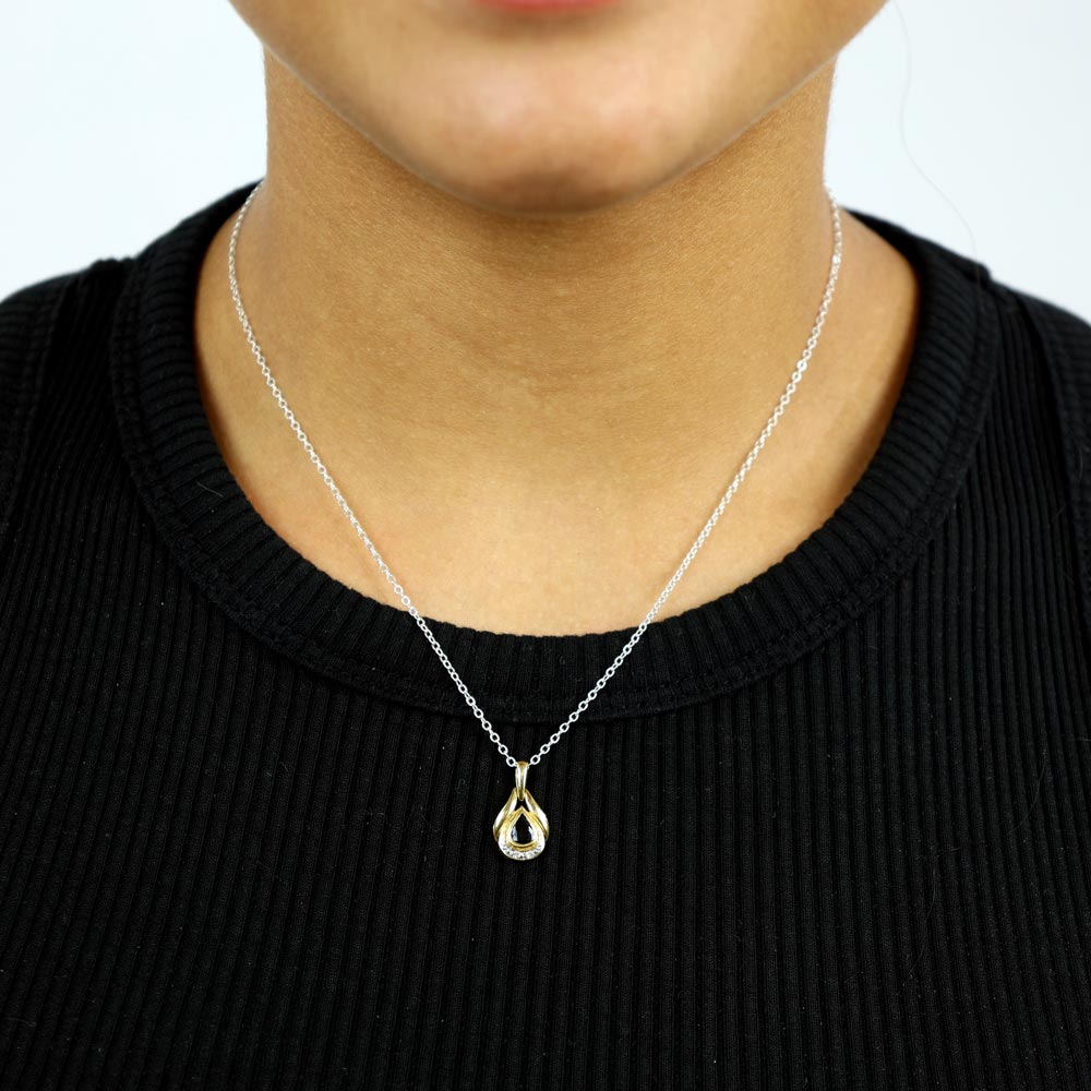 18k Yellow Gold Pendant with Sapphire