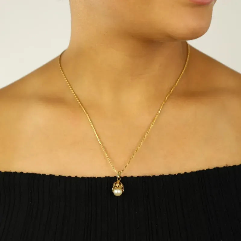 18k yellow gold pendant - "Bellflower" motif with pearl