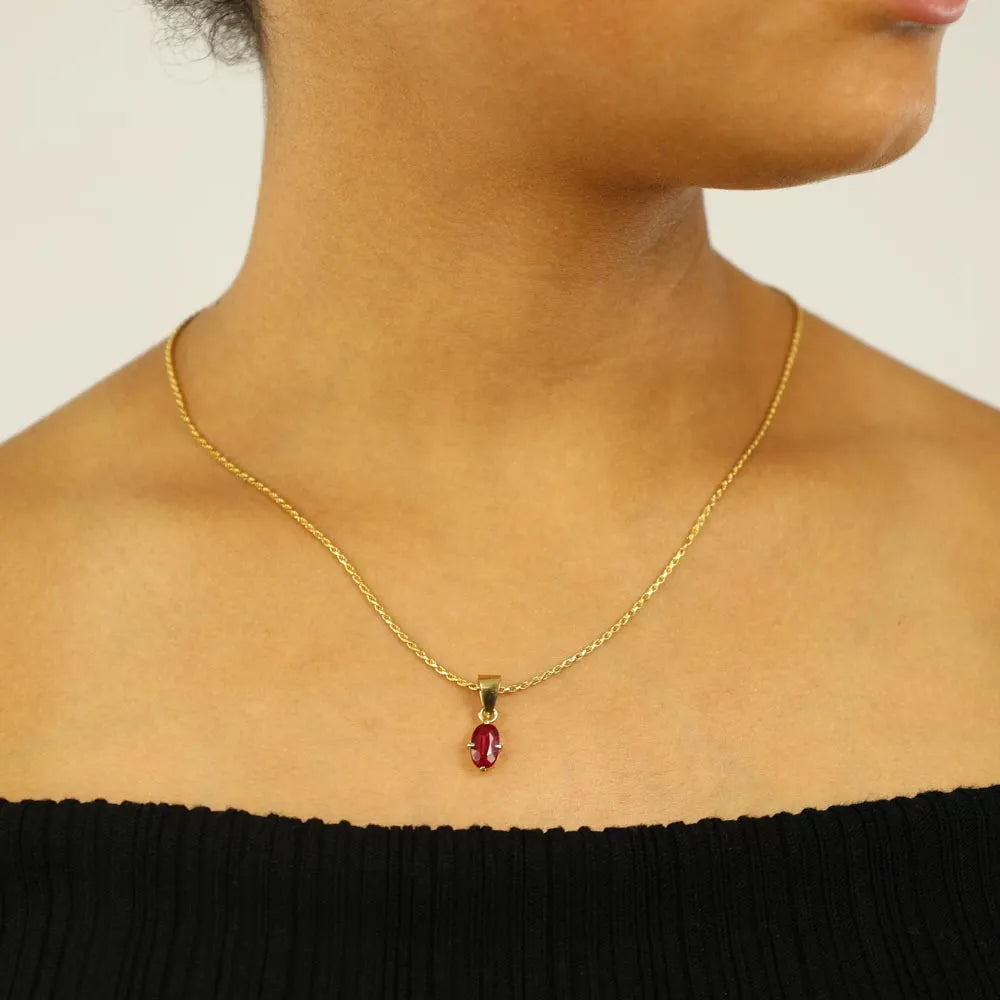 18k Yellow Gold Pendant with Synthetic Ruby