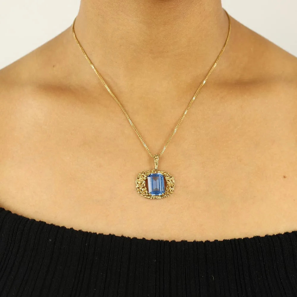Pendentif en or jaune 18k avec Spinelle synthétique